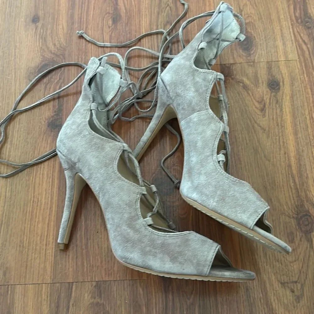 Vince Camuto tope suede Lacey strap heels peep toe size 9